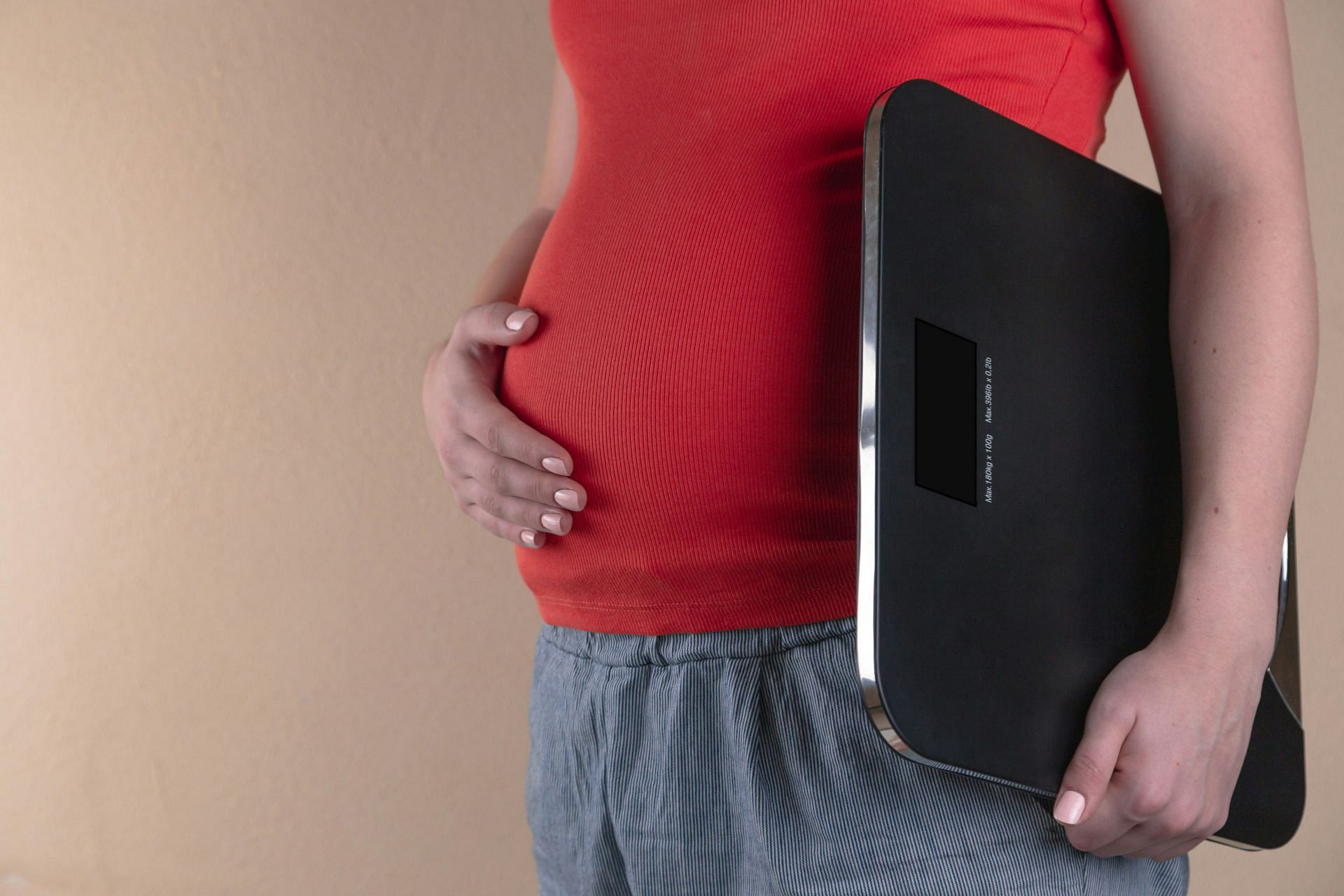 Realistic roadmap and consistency can help weight loss (Image via Unsplash/ Volodymyr)